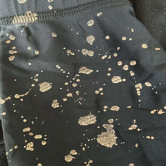 Terez Girls Bronze Metallic Stars/ Bronze Foil Distressed Design Leggings - Picture 3 of 8